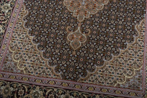 Close-up detail of New Tabriz 50/60/70 Raj rug from Iran / Persia showing Cork weave