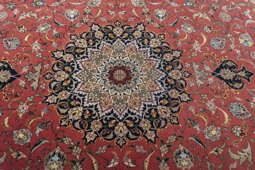 Central medallion detail of New Tabriz 50/60/70 Raj rug from Iran / Persia