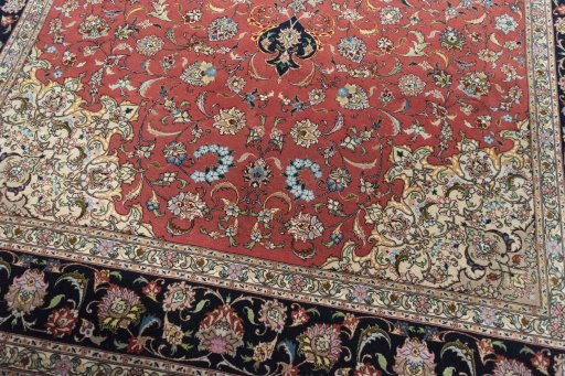 Close-up detail of New Tabriz 50/60/70 Raj rug from Iran / Persia showing Cork weave