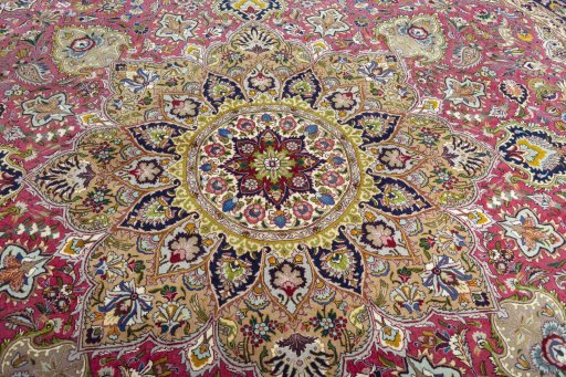 Central medallion detail of New Tabriz 50/60/70 Raj rug from Iran / Persia
