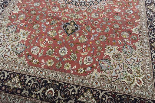 Close-up detail of New Tabriz 50/60/70 Raj rug from Iran / Persia showing Cork weave