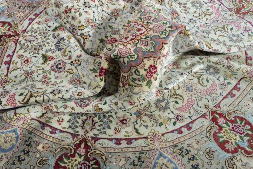 Close-up detail of New Tabriz 50/60/70 Raj rug from Iran / Persia showing Cork weave