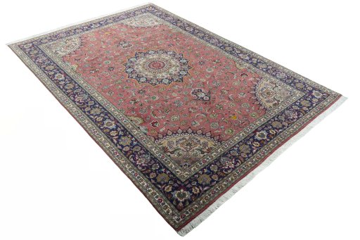 Close-up detail of New Tabriz 50/60/70 Raj rug from Iran / Persia showing Cork weave