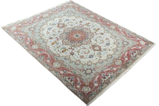 Close-up detail of New Tabriz 50/60/70 Raj rug from Iran / Persia showing Cork weave