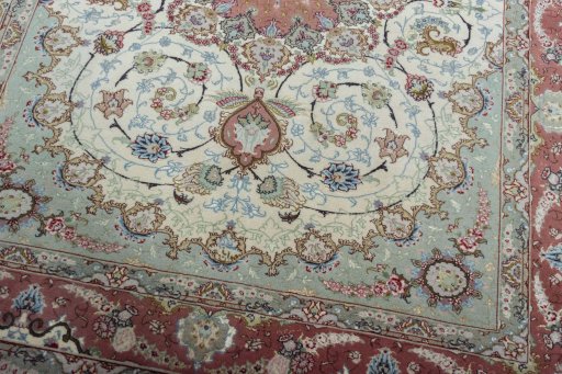 Close-up detail of New Tabriz 50/60/70 Raj rug from Iran / Persia showing Cork weave