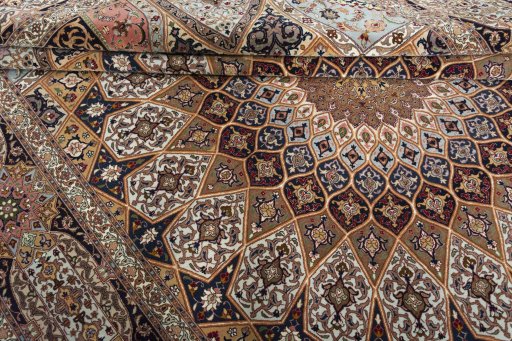Close-up detail of New Tabriz 50/60/70 Raj rug from Iran / Persia showing Cork weave