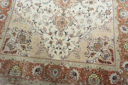 Close-up detail of New Tabriz 50/60/70 Raj rug from Iran / Persia showing Cork weave