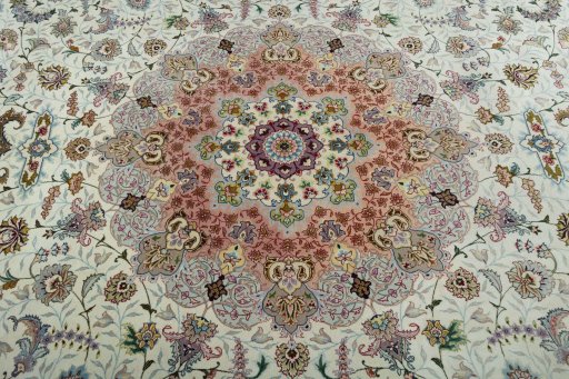 Central medallion detail of New Tabriz 50/60/70 Raj rug from Iran / Persia