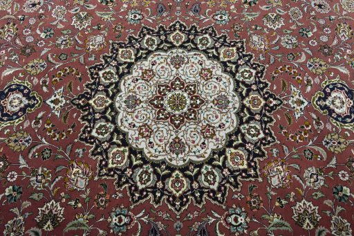 Central medallion detail of 2000s Tabriz 50/60/70 Raj rug from Iran / Persia