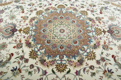 Central medallion detail of 2000s Tabriz 50/60/70 Raj rug from Iran / Persia