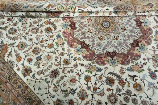 Close-up detail of 2000s Tabriz 50/60/70 Raj rug from Iran / Persia showing Cork weave