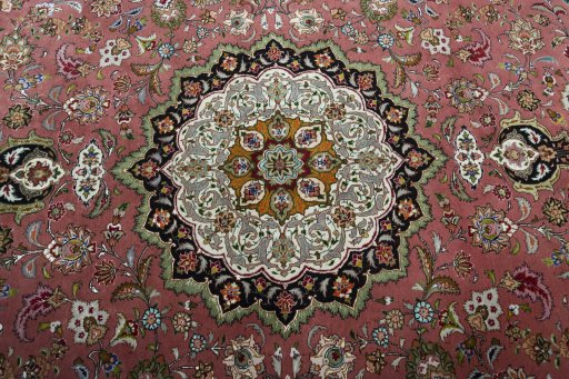 Central medallion detail of 2000s Tabriz 50/60/70 Raj rug from Iran / Persia