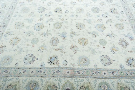 Central medallion detail of 2000s Tabriz 50/60/70 Raj rug from Iran / Persia