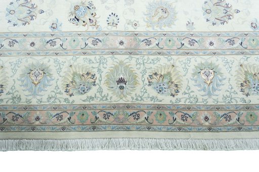 Close-up detail of 2000s Tabriz 50/60/70 Raj rug from Iran / Persia showing Cork weave