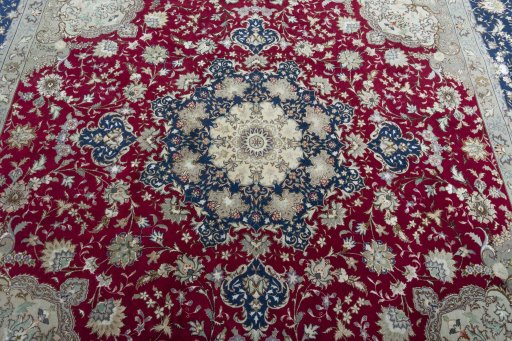 Central medallion detail of 2000s Tabriz 50/60/70 Raj rug from Iran / Persia