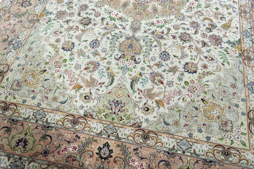Close-up detail of 2000s Tabriz 50/60/70 Raj rug from Iran / Persia showing Cork weave