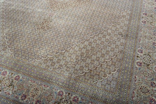 Close-up detail of 2000s Tabriz 50/60/70 Raj rug from Iran / Persia showing Cork weave
