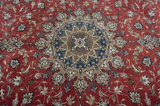 Central medallion detail of 2000s Tabriz 50/60/70 Raj rug from Iran / Persia