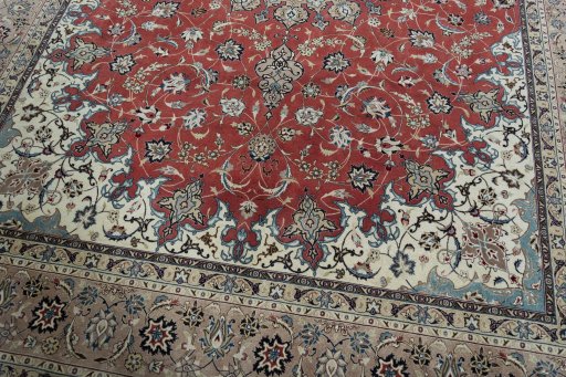 Close-up detail of 2000s Tabriz 50/60/70 Raj rug from Iran / Persia showing Cork weave