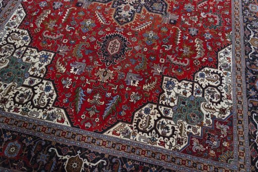 Close-up detail of 2000s Tabriz 50/60/70 Raj rug from Iran / Persia showing Cork weave
