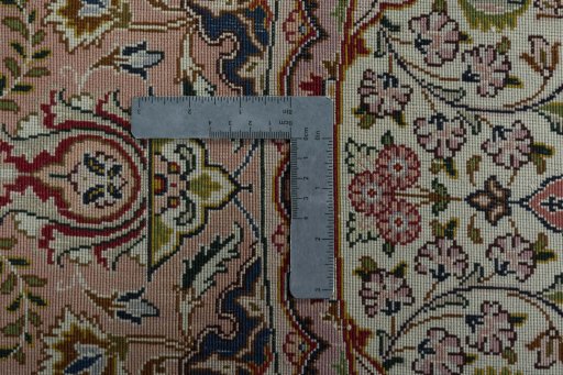 Close-up detail of New Tabriz 50/60/70 Raj rug from Iran / Persia showing Cork weave