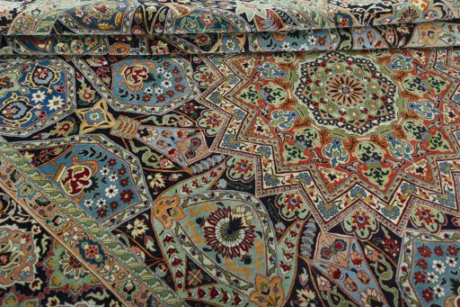 Close-up detail of New Tabriz 50/60/70 Raj rug from Iran / Persia showing Cork weave