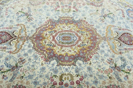Central medallion detail of 2000s Tabriz 50/60/70 Raj rug from Iran / Persia