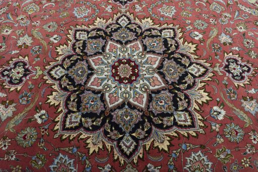 Central medallion detail of 2000s Tabriz 50/60/70 Raj rug from Iran / Persia
