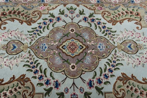 Central medallion detail of 2000s Tabriz 50/60/70 Raj rug from Iran / Persia