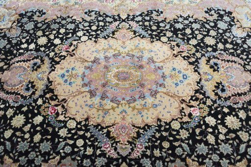 Central medallion detail of 2000s Tabriz 50/60/70 Raj rug from Iran / Persia