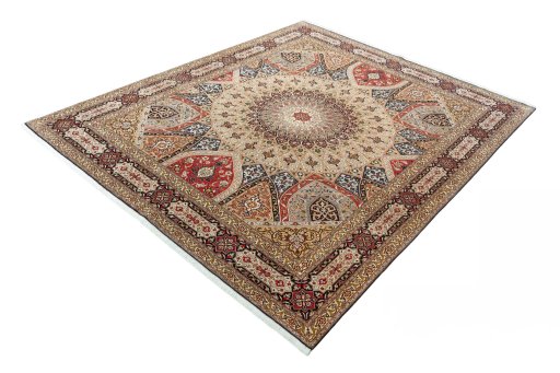 Corner detail of New Tabriz 50/60/70 Raj rug showing border pattern and Cork pile