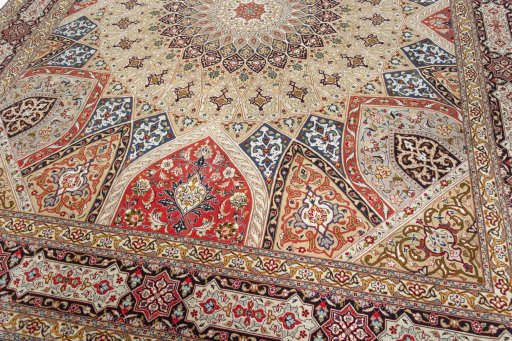 Close-up detail of New Tabriz 50/60/70 Raj rug from Iran / Persia showing Cork weave
