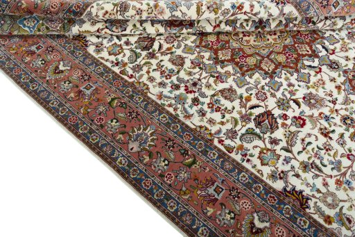Close-up detail of New Tabriz 50/60/70 Raj rug from Iran / Persia showing Cork weave