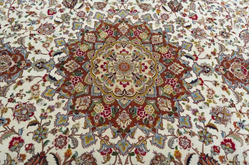 Central medallion detail of New Tabriz 50/60/70 Raj rug from Iran / Persia