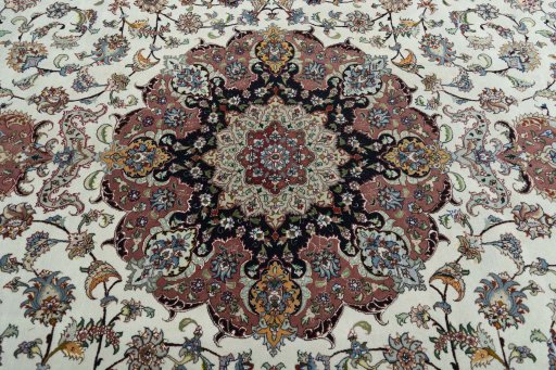 Central medallion detail of New Tabriz 50/60/70 Raj rug from Iran / Persia