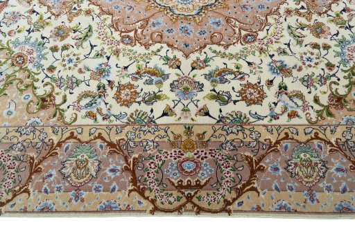 Corner detail of New Tabriz 50/60/70 Raj rug showing border pattern and Cork pile
