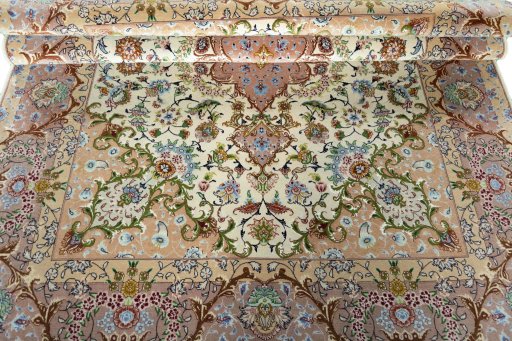 Close-up detail of New Tabriz 50/60/70 Raj rug from Iran / Persia showing Cork weave
