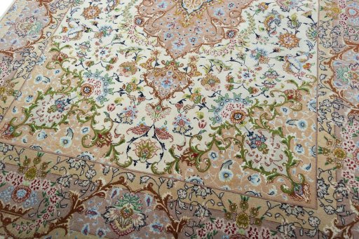 Close-up detail of New Tabriz 50/60/70 Raj rug from Iran / Persia showing Cork weave