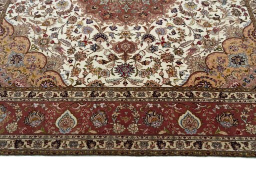 Corner detail of New Tabriz 50/60/70 Raj rug showing border pattern and Cork pile