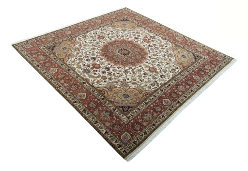 Close-up detail of New Tabriz 50/60/70 Raj rug from Iran / Persia showing Cork weave