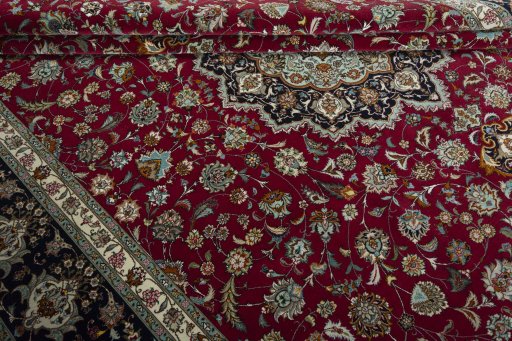 Close-up detail of New Tabriz 50/60/70 Raj rug from Iran / Persia showing Cork weave