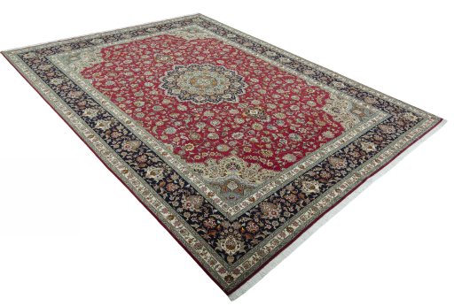 Close-up detail of New Tabriz 50/60/70 Raj rug from Iran / Persia showing Cork weave