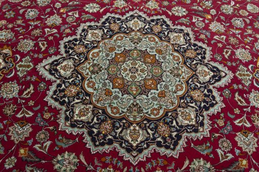 Central medallion detail of New Tabriz 50/60/70 Raj rug from Iran / Persia