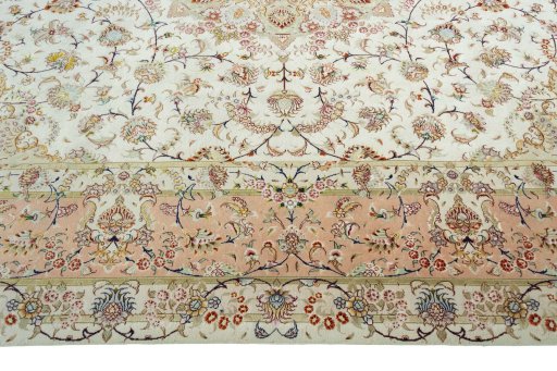 Corner detail of New Tabriz 50/60/70 Raj rug showing border pattern and Cork pile