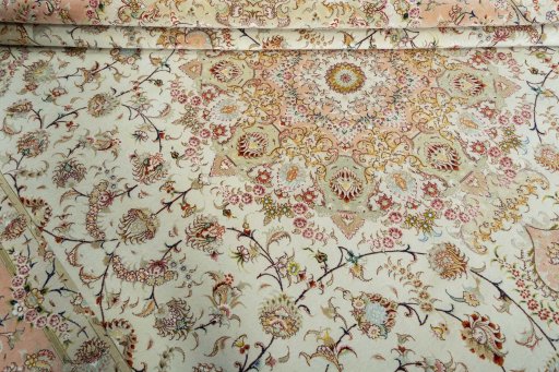 Close-up detail of New Tabriz 50/60/70 Raj rug from Iran / Persia showing Cork weave