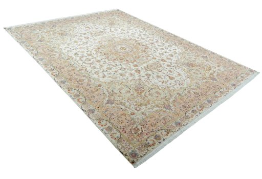 Close-up detail of New Tabriz 50/60/70 Raj rug from Iran / Persia showing Cork weave
