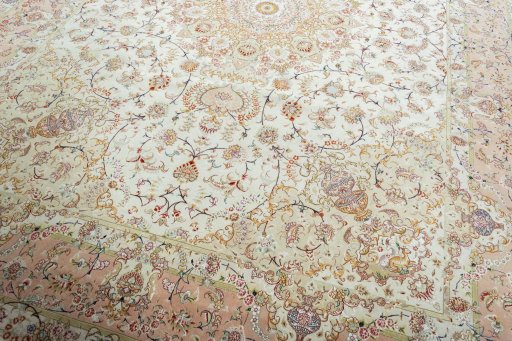 Close-up detail of New Tabriz 50/60/70 Raj rug from Iran / Persia showing Cork weave