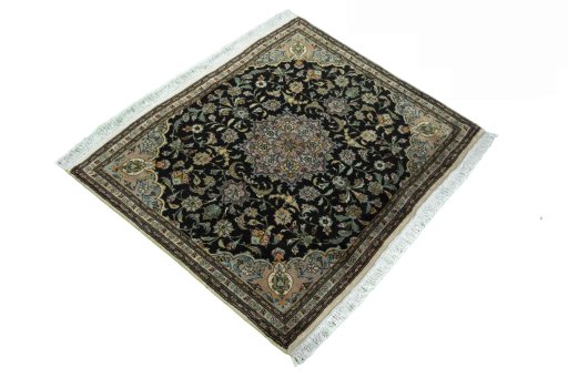Close-up detail of New Tabriz 50/60/70 Raj rug from Iran / Persia showing Cork weave