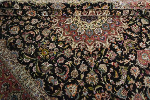 Close-up detail of New Tabriz 50/60/70 Raj rug from Iran / Persia showing Cork weave