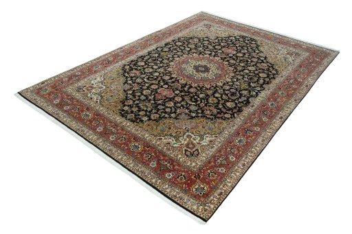 Corner detail of New Tabriz 50/60/70 Raj rug showing border pattern and Cork pile